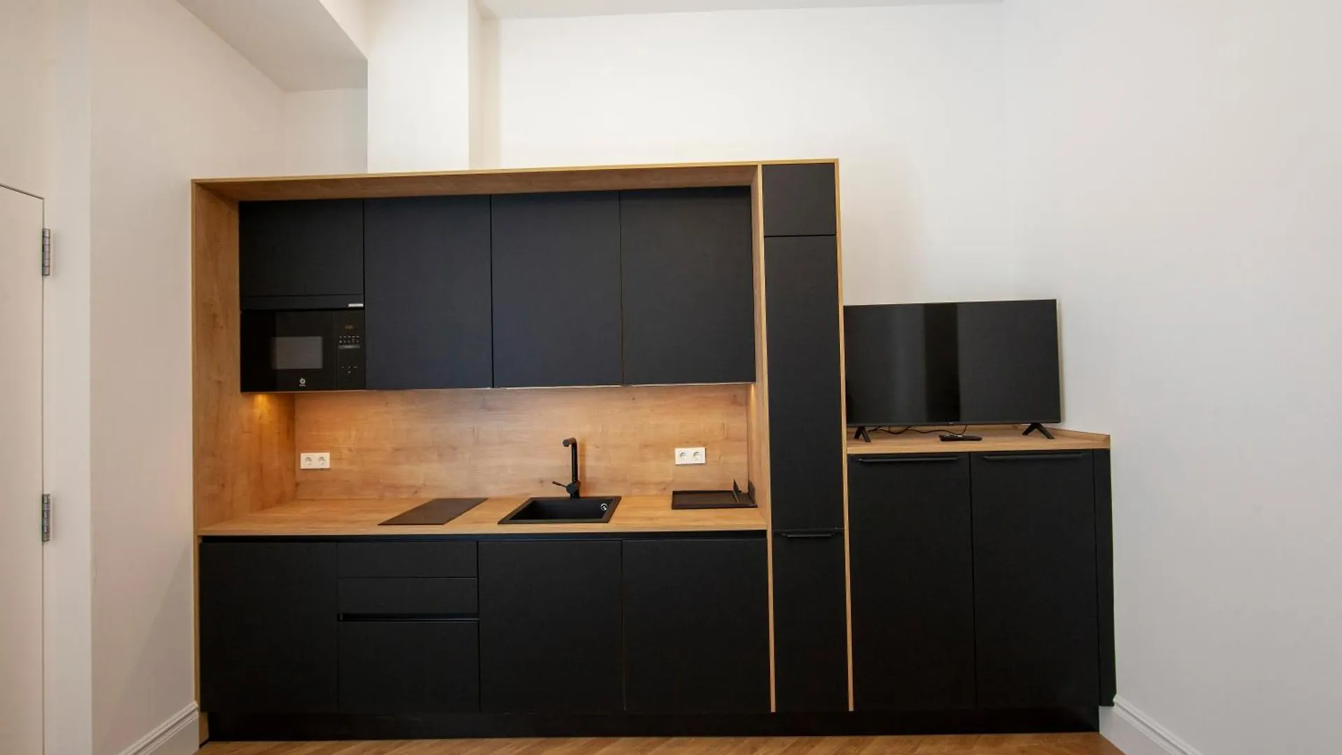 Pries Homes - Center Beach Malaga