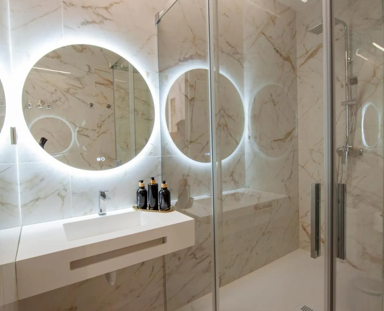 Pries Homes - Center Beach Malaga Apartment